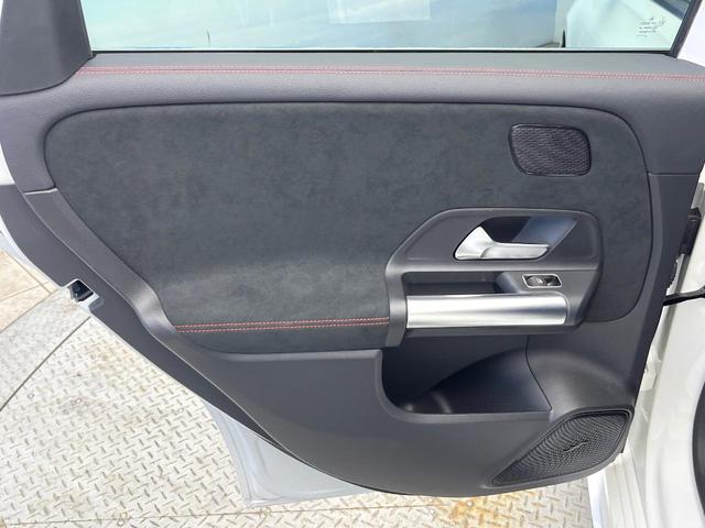 Ｂクラス Ｂ１８０　ＡＭＧライン　レーダーセーフティＰＫＧ　ナビゲーションＰＫＧ　アドバンスドＰＫＧ　ワンオーナー　ＡＰＰＬＥＣＡＲＰＬＡＹ　全周囲カメラ　半革シート　フットトランクオープナー　アンビエントライト　ハイビームアシスト（41枚目）
