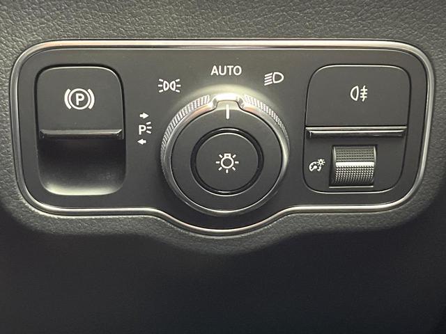 Ｂクラス Ｂ１８０　ＡＭＧライン　レーダーセーフティＰＫＧ　ナビゲーションＰＫＧ　アドバンスドＰＫＧ　ワンオーナー　ＡＰＰＬＥＣＡＲＰＬＡＹ　全周囲カメラ　半革シート　フットトランクオープナー　アンビエントライト　ハイビームアシスト（47枚目）
