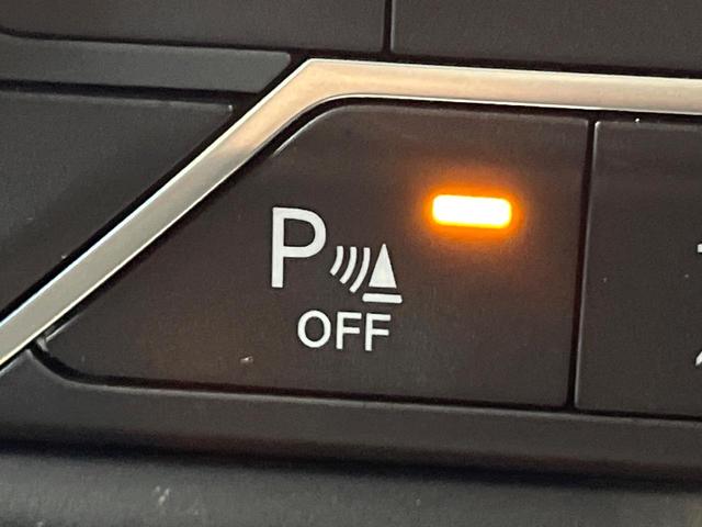 ジープ・ラングラーアンリミテッド スポーツ　レーダークルーズコントロール　バックカメラ　パークアシスト　オートライト　デュアルオートエアコン　サイドステップ　純正１７インチアルミホイール　７インチタッチパネルモニター　Ｂｌｕｅｔｏｏｔｈ　禁煙車（8枚目）