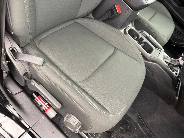 ジープ・ラングラーアンリミテッド スポーツ　レーダークルーズコントロール　バックカメラ　パークアシスト　オートライト　デュアルオートエアコン　サイドステップ　純正１７インチアルミホイール　７インチタッチパネルモニター　Ｂｌｕｅｔｏｏｔｈ　禁煙車（38枚目）