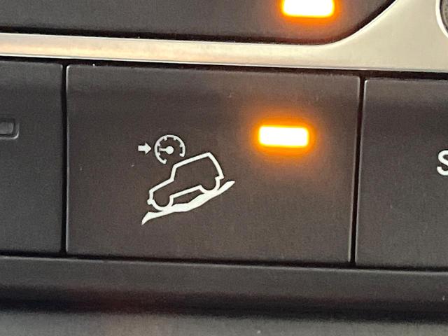 ジープ・ラングラーアンリミテッド スポーツ　レーダークルーズコントロール　バックカメラ　パークアシスト　オートライト　デュアルオートエアコン　サイドステップ　純正１７インチアルミホイール　７インチタッチパネルモニター　Ｂｌｕｅｔｏｏｔｈ　禁煙車（55枚目）