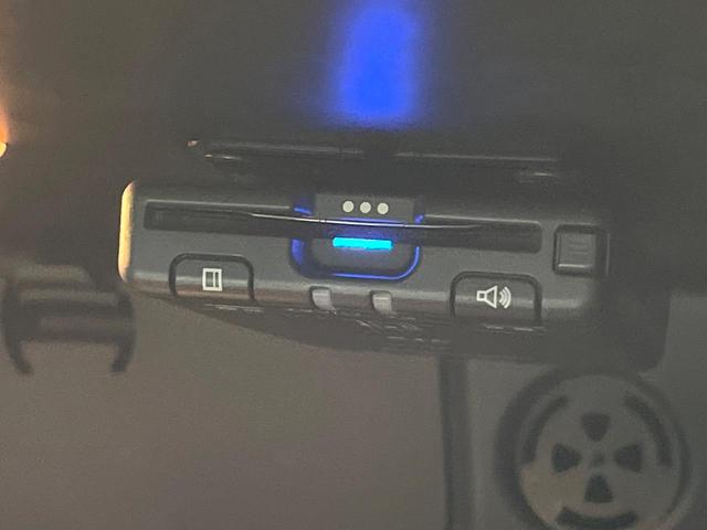 ＭＩＮＩ クーパーＤ　５ドア　ペッパーＰＫＧ　カメラ／パーキングアシストＰＫＧ　ＬＥＤヘッドランプ／ユニオンジャックデザインＬＥＤリアコンビネーションランプ　純正ナビ　デュアルオートエアコン　ＥＴＣ車載器　スマートキー（8枚目）