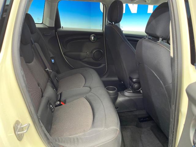 ＭＩＮＩ クーパーＤ　５ドア　ペッパーＰＫＧ　カメラ／パーキングアシストＰＫＧ　ＬＥＤヘッドランプ／ユニオンジャックデザインＬＥＤリアコンビネーションランプ　純正ナビ　デュアルオートエアコン　ＥＴＣ車載器　スマートキー（10枚目）