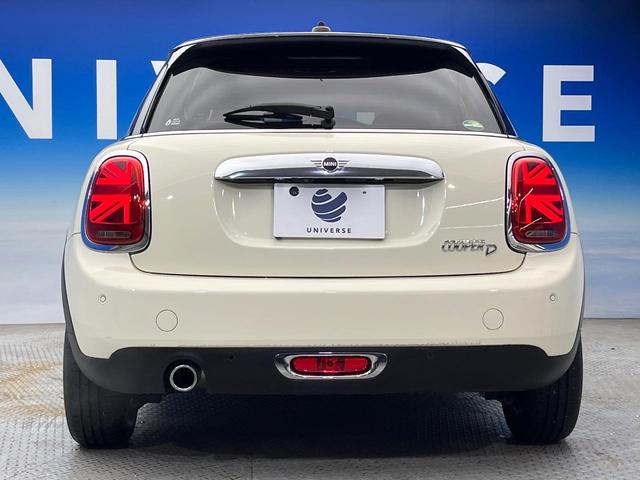 ＭＩＮＩ クーパーＤ　５ドア　ペッパーＰＫＧ　カメラ／パーキングアシストＰＫＧ　ＬＥＤヘッドランプ／ユニオンジャックデザインＬＥＤリアコンビネーションランプ　純正ナビ　デュアルオートエアコン　ＥＴＣ車載器　スマートキー（16枚目）