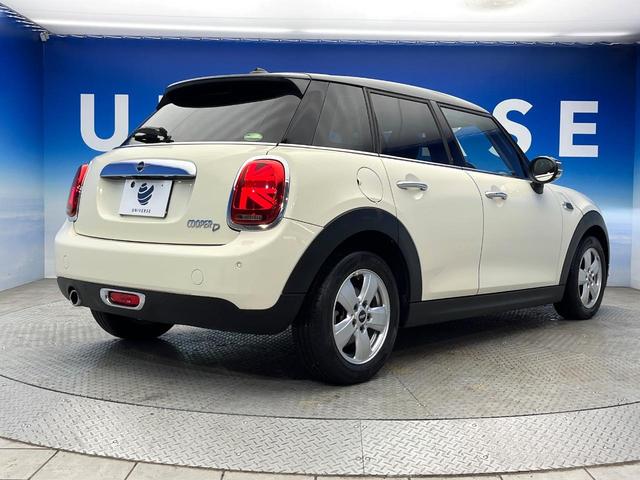 ＭＩＮＩ クーパーＤ　５ドア　ペッパーＰＫＧ　カメラ／パーキングアシストＰＫＧ　ＬＥＤヘッドランプ／ユニオンジャックデザインＬＥＤリアコンビネーションランプ　純正ナビ　デュアルオートエアコン　ＥＴＣ車載器　スマートキー（18枚目）