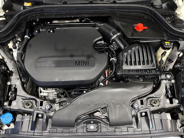 ＭＩＮＩ クーパーＤ　５ドア　ペッパーＰＫＧ　カメラ／パーキングアシストＰＫＧ　ＬＥＤヘッドランプ／ユニオンジャックデザインＬＥＤリアコンビネーションランプ　純正ナビ　デュアルオートエアコン　ＥＴＣ車載器　スマートキー（20枚目）