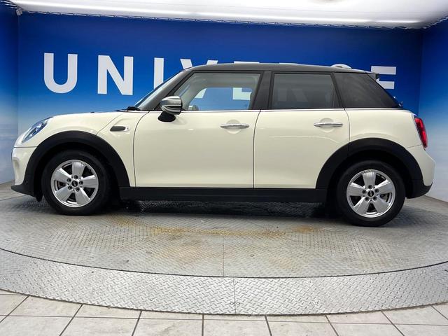 ＭＩＮＩ クーパーＤ　５ドア　ペッパーＰＫＧ　カメラ／パーキングアシストＰＫＧ　ＬＥＤヘッドランプ／ユニオンジャックデザインＬＥＤリアコンビネーションランプ　純正ナビ　デュアルオートエアコン　ＥＴＣ車載器　スマートキー（27枚目）