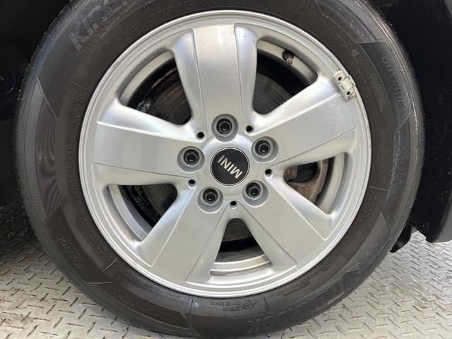 ＭＩＮＩ クーパーＤ　５ドア　ペッパーＰＫＧ　カメラ／パーキングアシストＰＫＧ　ＬＥＤヘッドランプ／ユニオンジャックデザインＬＥＤリアコンビネーションランプ　純正ナビ　デュアルオートエアコン　ＥＴＣ車載器　スマートキー（30枚目）