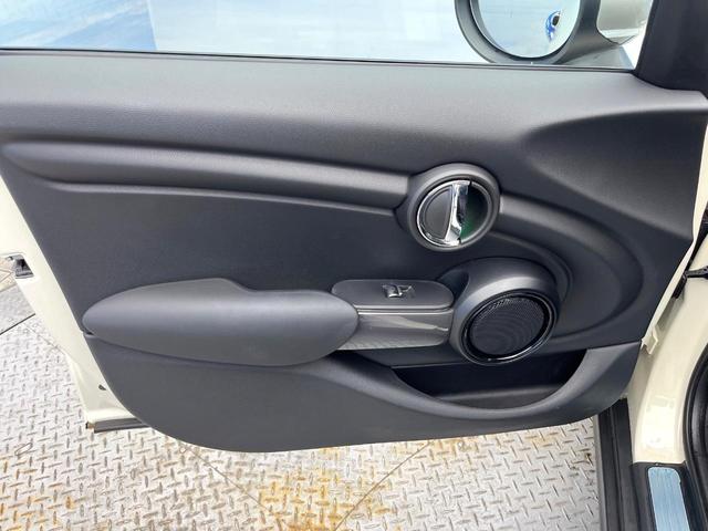 ＭＩＮＩ クーパーＤ　５ドア　ペッパーＰＫＧ　カメラ／パーキングアシストＰＫＧ　ＬＥＤヘッドランプ／ユニオンジャックデザインＬＥＤリアコンビネーションランプ　純正ナビ　デュアルオートエアコン　ＥＴＣ車載器　スマートキー（34枚目）