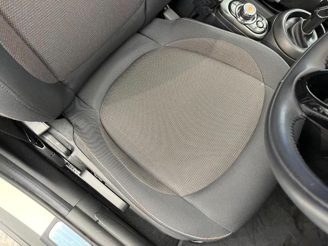 ＭＩＮＩ クーパーＤ　５ドア　ペッパーＰＫＧ　カメラ／パーキングアシストＰＫＧ　ＬＥＤヘッドランプ／ユニオンジャックデザインＬＥＤリアコンビネーションランプ　純正ナビ　デュアルオートエアコン　ＥＴＣ車載器　スマートキー（38枚目）