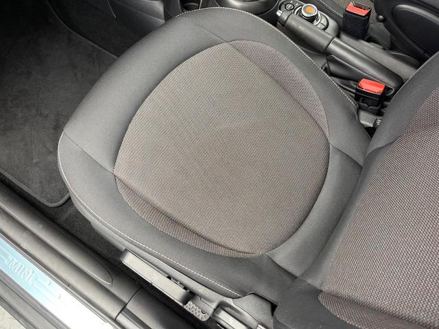 ＭＩＮＩ クーパーＤ　５ドア　ペッパーＰＫＧ　カメラ／パーキングアシストＰＫＧ　ＬＥＤヘッドランプ／ユニオンジャックデザインＬＥＤリアコンビネーションランプ　純正ナビ　デュアルオートエアコン　ＥＴＣ車載器　スマートキー（39枚目）