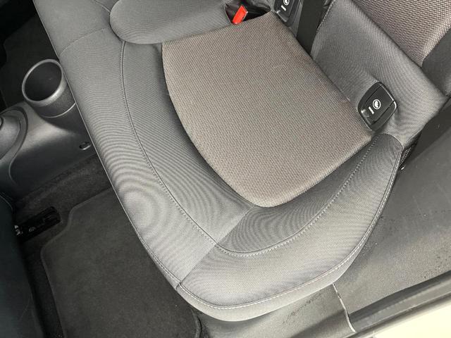 ＭＩＮＩ クーパーＤ　５ドア　ペッパーＰＫＧ　カメラ／パーキングアシストＰＫＧ　ＬＥＤヘッドランプ／ユニオンジャックデザインＬＥＤリアコンビネーションランプ　純正ナビ　デュアルオートエアコン　ＥＴＣ車載器　スマートキー（41枚目）