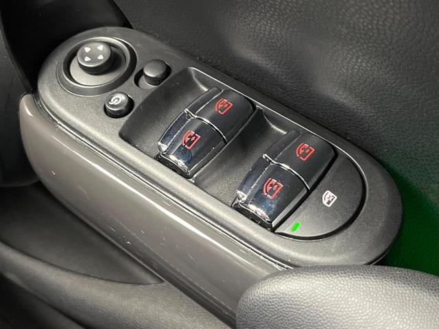 ＭＩＮＩ クーパーＤ　５ドア　ペッパーＰＫＧ　カメラ／パーキングアシストＰＫＧ　ＬＥＤヘッドランプ／ユニオンジャックデザインＬＥＤリアコンビネーションランプ　純正ナビ　デュアルオートエアコン　ＥＴＣ車載器　スマートキー（48枚目）