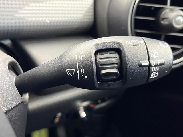 ＭＩＮＩ クーパーＤ　５ドア　ペッパーＰＫＧ　カメラ／パーキングアシストＰＫＧ　ＬＥＤヘッドランプ／ユニオンジャックデザインＬＥＤリアコンビネーションランプ　純正ナビ　デュアルオートエアコン　ＥＴＣ車載器　スマートキー（50枚目）