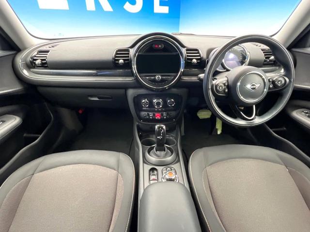 ＭＩＮＩ クラブマン　バッキンガム　後期モデル　カメラＰＫＧ　アクティブクルーズコントロール　純正ナビ　ＬＥＤヘッドランプ　ユニオンジャックデザインＬＥＤリアコンビネーションランプ　スマートキー　ＥＴＣ車載器　禁煙車（2枚目）