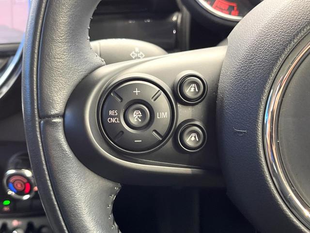 ＭＩＮＩ クラブマン　バッキンガム　後期モデル　カメラＰＫＧ　アクティブクルーズコントロール　純正ナビ　ＬＥＤヘッドランプ　ユニオンジャックデザインＬＥＤリアコンビネーションランプ　スマートキー　ＥＴＣ車載器　禁煙車（4枚目）