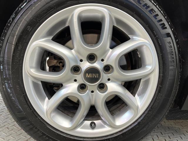 ＭＩＮＩ クラブマン　バッキンガム　後期モデル　カメラＰＫＧ　アクティブクルーズコントロール　純正ナビ　ＬＥＤヘッドランプ　ユニオンジャックデザインＬＥＤリアコンビネーションランプ　スマートキー　ＥＴＣ車載器　禁煙車（32枚目）