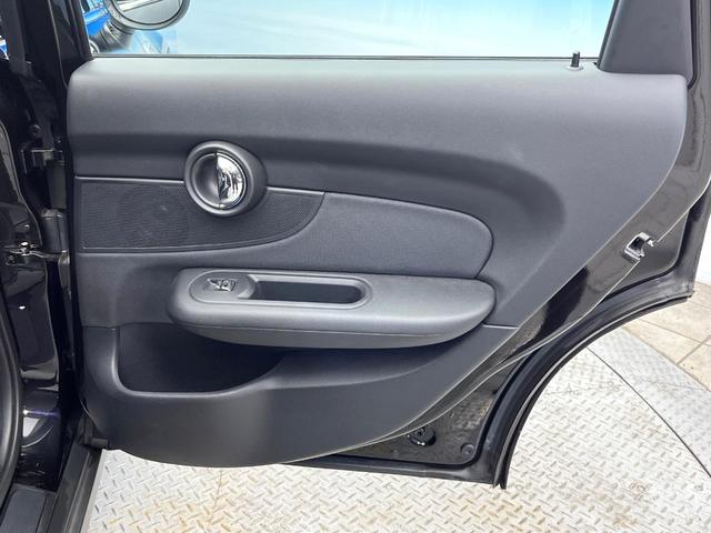 ＭＩＮＩ クラブマン　バッキンガム　後期モデル　カメラＰＫＧ　アクティブクルーズコントロール　純正ナビ　ＬＥＤヘッドランプ　ユニオンジャックデザインＬＥＤリアコンビネーションランプ　スマートキー　ＥＴＣ車載器　禁煙車（46枚目）