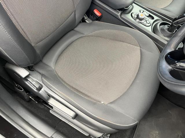 ＭＩＮＩ クラブマン　バッキンガム　後期モデル　カメラＰＫＧ　アクティブクルーズコントロール　純正ナビ　ＬＥＤヘッドランプ　ユニオンジャックデザインＬＥＤリアコンビネーションランプ　スマートキー　ＥＴＣ車載器　禁煙車（47枚目）