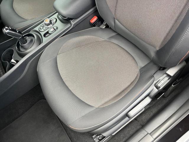 ＭＩＮＩ クラブマン　バッキンガム　後期モデル　カメラＰＫＧ　アクティブクルーズコントロール　純正ナビ　ＬＥＤヘッドランプ　ユニオンジャックデザインＬＥＤリアコンビネーションランプ　スマートキー　ＥＴＣ車載器　禁煙車（48枚目）