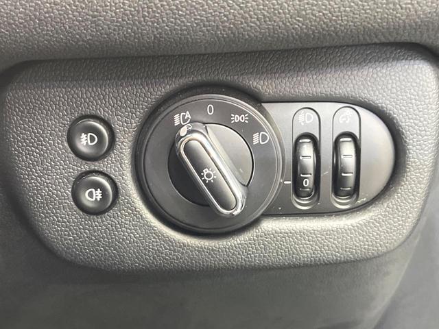 ＭＩＮＩ クラブマン　バッキンガム　後期モデル　カメラＰＫＧ　アクティブクルーズコントロール　純正ナビ　ＬＥＤヘッドランプ　ユニオンジャックデザインＬＥＤリアコンビネーションランプ　スマートキー　ＥＴＣ車載器　禁煙車（51枚目）