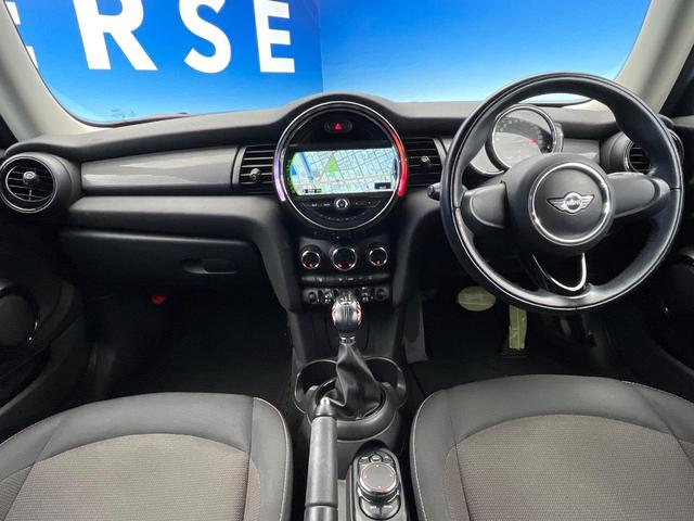 MINI クーパーD 3ドア ペッパーPKG ナビゲーションPKG LEDヘッドランプ/LEDフロントフォグランプ デュアルオートエアコン プライバシーガラス スマートキー Bluetooth 禁煙車(2枚目)