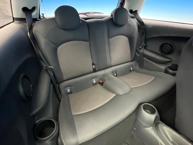 MINI クーパーD 3ドア ペッパーPKG ナビゲーションPKG LEDヘッドランプ/LEDフロントフォグランプ デュアルオートエアコン プライバシーガラス スマートキー Bluetooth 禁煙車(10枚目)