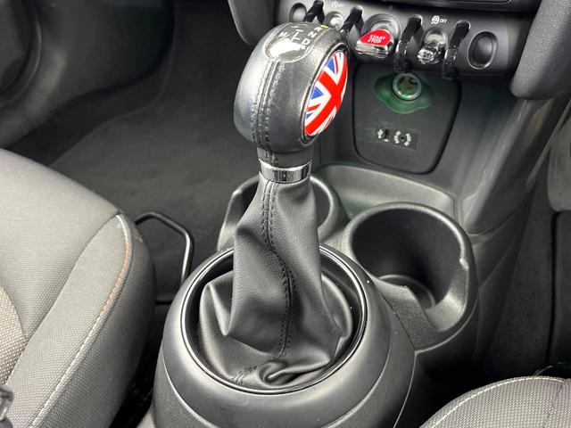 MINI クーパーD 3ドア ペッパーPKG ナビゲーションPKG LEDヘッドランプ/LEDフロントフォグランプ デュアルオートエアコン プライバシーガラス スマートキー Bluetooth 禁煙車(12枚目)