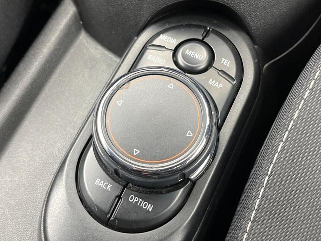 MINI クーパーD 3ドア ペッパーPKG ナビゲーションPKG LEDヘッドランプ/LEDフロントフォグランプ デュアルオートエアコン プライバシーガラス スマートキー Bluetooth 禁煙車(57枚目)