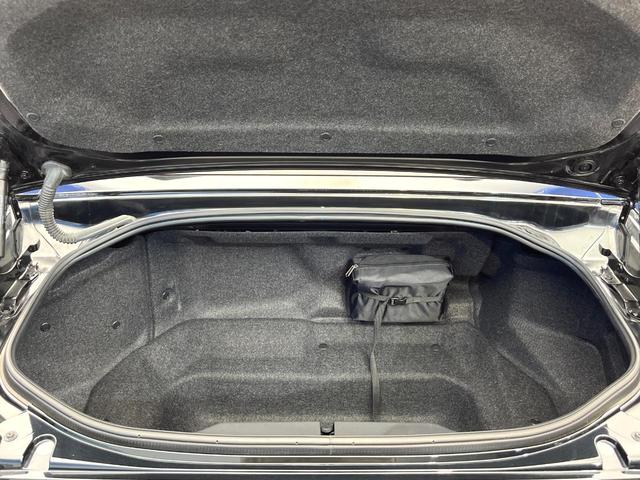 アバルト124 スパイダー ベースグレード 6MT 「ABARTH」ロゴ入革/アルカンターラコンビシート クルーズコントロール クリアランスソナー オートエアコン 純正17インチアルミ バックカメラ スマートキー ETC メモリーナビ 禁煙車(12枚目)