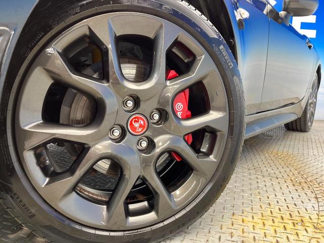 アバルト124 スパイダー ベースグレード 6MT 「ABARTH」ロゴ入革/アルカンターラコンビシート クルーズコントロール クリアランスソナー オートエアコン 純正17インチアルミ バックカメラ スマートキー ETC メモリーナビ 禁煙車(14枚目)
