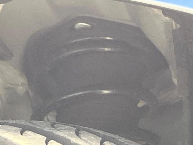 アバルト124 スパイダー ベースグレード 6MT 「ABARTH」ロゴ入革/アルカンターラコンビシート クルーズコントロール クリアランスソナー オートエアコン 純正17インチアルミ バックカメラ スマートキー ETC メモリーナビ 禁煙車(27枚目)