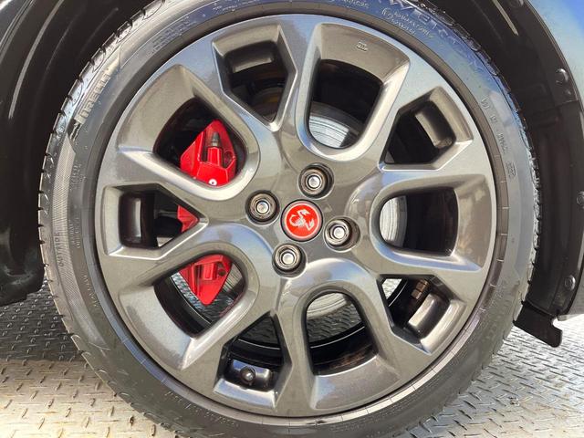 アバルト124 スパイダー ベースグレード 6MT 「ABARTH」ロゴ入革/アルカンターラコンビシート クルーズコントロール クリアランスソナー オートエアコン 純正17インチアルミ バックカメラ スマートキー ETC メモリーナビ 禁煙車(30枚目)