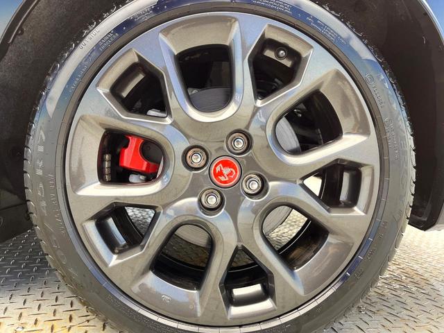 アバルト124 スパイダー ベースグレード 6MT 「ABARTH」ロゴ入革/アルカンターラコンビシート クルーズコントロール クリアランスソナー オートエアコン 純正17インチアルミ バックカメラ スマートキー ETC メモリーナビ 禁煙車(31枚目)