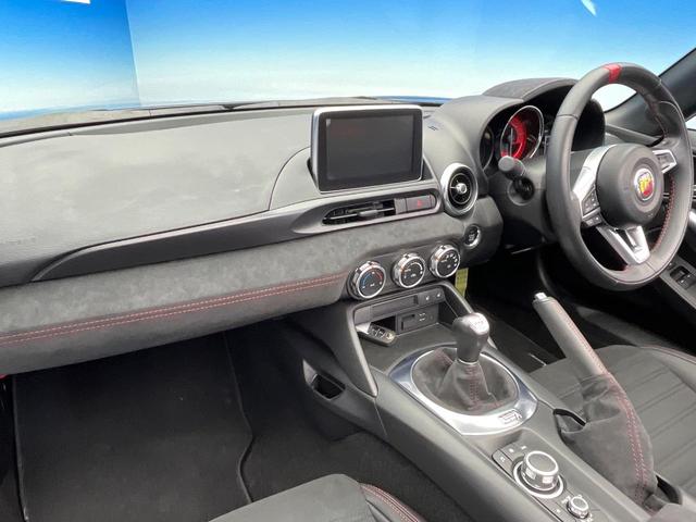 アバルト124 スパイダー ベースグレード 6MT 「ABARTH」ロゴ入革/アルカンターラコンビシート クルーズコントロール クリアランスソナー オートエアコン 純正17インチアルミ バックカメラ スマートキー ETC メモリーナビ 禁煙車(42枚目)