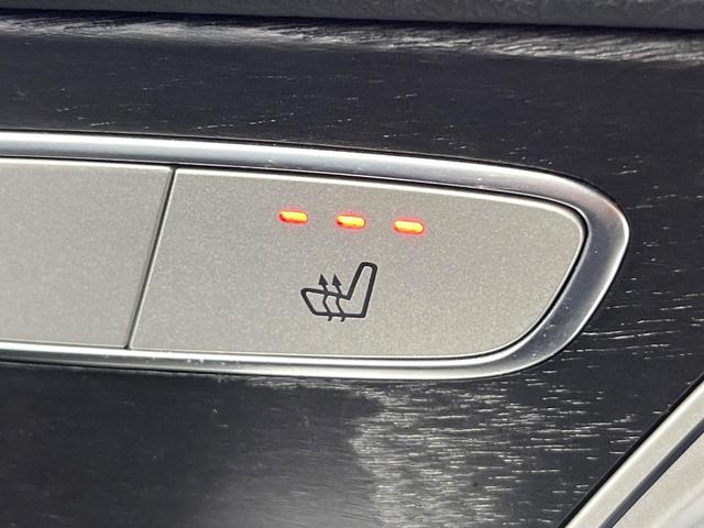 Cクラス C220d ローレウスエディション レーダーセーフティパッケージ クリアランスソナー アダプティブハイビームアシストプラス LEDヘッドランプ 黒革シート 前席シートヒーター 前席パワーシート 純正ナビ バックカメラ フルセグTV(8枚目)