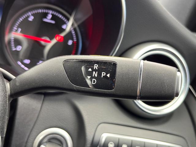 Cクラス C220d ローレウスエディション レーダーセーフティパッケージ クリアランスソナー アダプティブハイビームアシストプラス LEDヘッドランプ 黒革シート 前席シートヒーター 前席パワーシート 純正ナビ バックカメラ フルセグTV(12枚目)