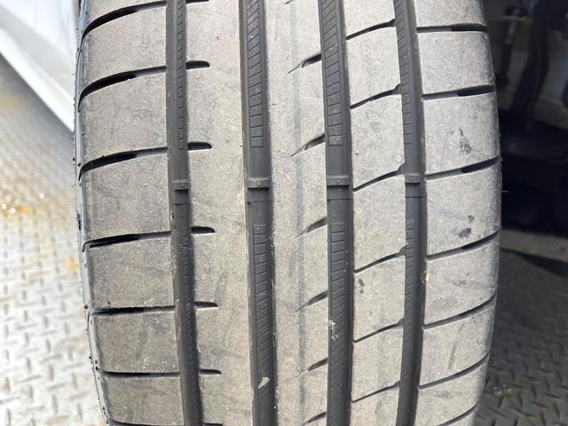 Cクラス C220d ローレウスエディション レーダーセーフティパッケージ クリアランスソナー アダプティブハイビームアシストプラス LEDヘッドランプ 黒革シート 前席シートヒーター 前席パワーシート 純正ナビ バックカメラ フルセグTV(30枚目)