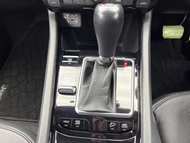 ジープ・コンパス リミテッド 後期モデル 全周囲カメラ ハンズフリーパワーバックドア 革シート 前席シートヒーター 前席パワーシート アダプティブクルーズコントロール オートブレーキホールド オートハイビーム 純正ナビ 禁煙車(12枚目)