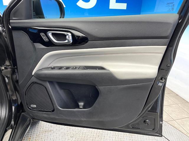 ジープ・コンパス リミテッド 後期モデル 全周囲カメラ ハンズフリーパワーバックドア 革シート 前席シートヒーター 前席パワーシート アダプティブクルーズコントロール オートブレーキホールド オートハイビーム 純正ナビ 禁煙車(39枚目)