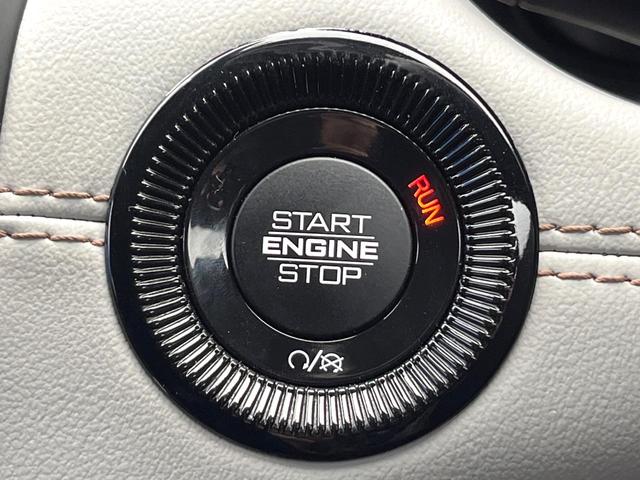 ジープ・コンパス リミテッド 後期モデル 全周囲カメラ ハンズフリーパワーバックドア 革シート 前席シートヒーター 前席パワーシート アダプティブクルーズコントロール オートブレーキホールド オートハイビーム 純正ナビ 禁煙車(56枚目)