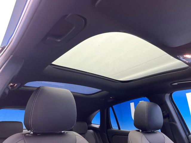 GLAクラス GLA200d 4マチック AMGライン パノラミックスライディングルーフ レザーエクスクルーシブPKG アドバンスドPKG ナビゲーションPKG アンビエントライト フットトランクオープナー ハイビームアシストプラス 地デジTV 禁煙車(4枚目)