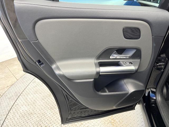 GLAクラス GLA200d 4マチック AMGライン パノラミックスライディングルーフ レザーエクスクルーシブPKG アドバンスドPKG ナビゲーションPKG アンビエントライト フットトランクオープナー ハイビームアシストプラス 地デジTV 禁煙車(45枚目)