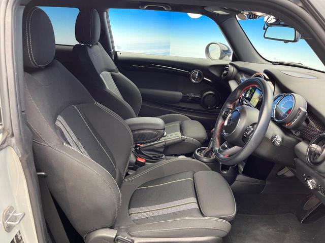 MINI クーパーSD カメラパーキングアシストPKG スポーツドライビングPKG ペッパーPKG アダプディブクルーズ LEDヘッドランプ 純正17インチアルミ バックカメラ Bluetooth再生 禁煙車(8枚目)