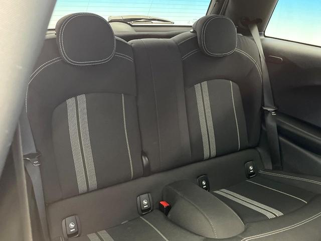 MINI クーパーSD カメラパーキングアシストPKG スポーツドライビングPKG ペッパーPKG アダプディブクルーズ LEDヘッドランプ 純正17インチアルミ バックカメラ Bluetooth再生 禁煙車(9枚目)