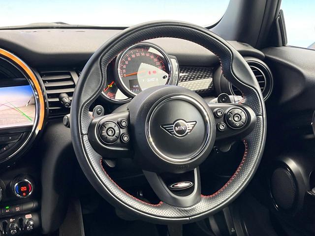 MINI クーパーSD カメラパーキングアシストPKG スポーツドライビングPKG ペッパーPKG アダプディブクルーズ LEDヘッドランプ 純正17インチアルミ バックカメラ Bluetooth再生 禁煙車(10枚目)