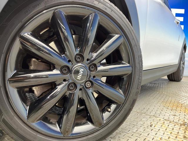 MINI クーパーSD カメラパーキングアシストPKG スポーツドライビングPKG ペッパーPKG アダプディブクルーズ LEDヘッドランプ 純正17インチアルミ バックカメラ Bluetooth再生 禁煙車(13枚目)