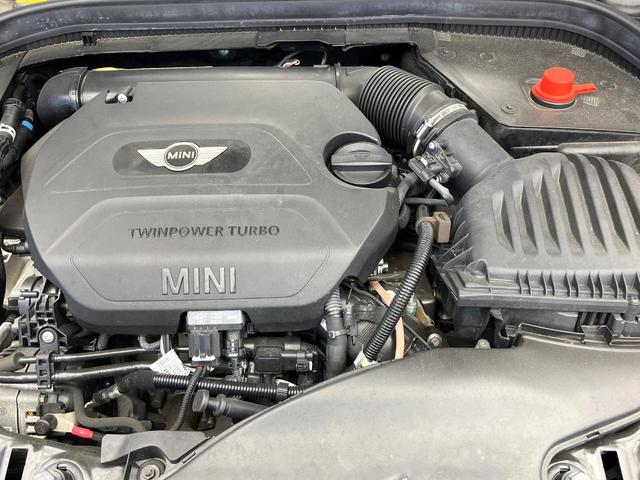 MINI クーパーSD カメラパーキングアシストPKG スポーツドライビングPKG ペッパーPKG アダプディブクルーズ LEDヘッドランプ 純正17インチアルミ バックカメラ Bluetooth再生 禁煙車(18枚目)