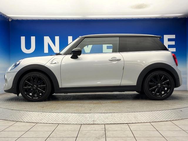 MINI クーパーSD カメラパーキングアシストPKG スポーツドライビングPKG ペッパーPKG アダプディブクルーズ LEDヘッドランプ 純正17インチアルミ バックカメラ Bluetooth再生 禁煙車(21枚目)