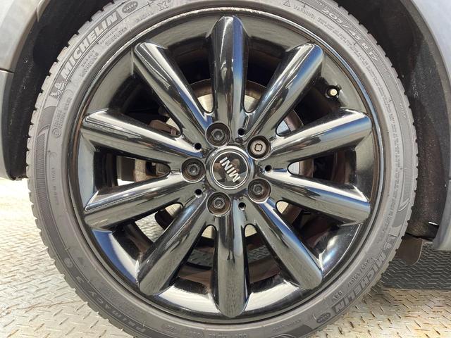 MINI クーパーSD カメラパーキングアシストPKG スポーツドライビングPKG ペッパーPKG アダプディブクルーズ LEDヘッドランプ 純正17インチアルミ バックカメラ Bluetooth再生 禁煙車(33枚目)